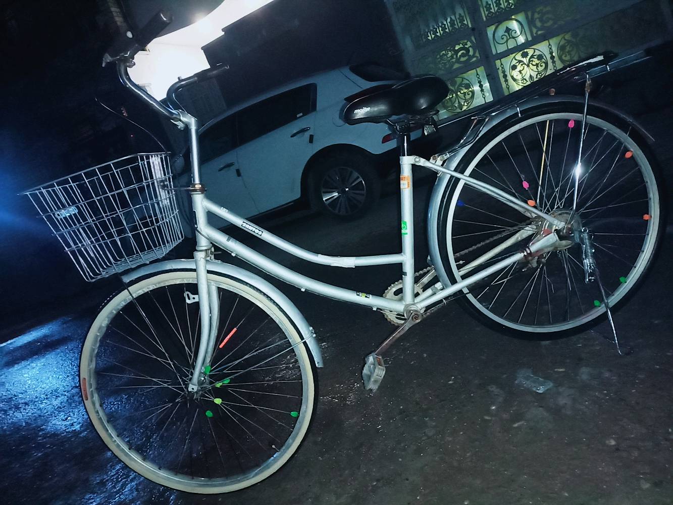 بايسكل للبيع سعره 70.000
وبيه مجال نضيف كلشي مابيه شي بس  يرادله  بريك امامي عنوان بغداد للستفسار اكثر رقم موبايل موجود والسلام عليكم ...