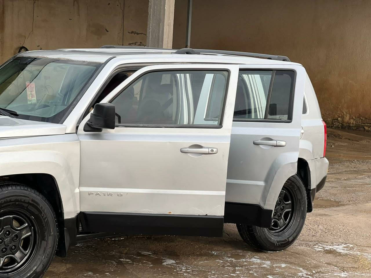 السلام عليكم جيب باتريوت موديل ١٤ جاهزه من كلشي رقم جديد بسمي تريد تحويل تريد وكاله اتكفل عيب شرعي وتحويل وضربه قويه بيها رشات صبغ ابيع احزام حداديه جديده تخم تاير جديد محرك وكير كفاله المكان الناصريه السعر ٨٠ وبيها مجال للاستفسار رقم خاص


**إذا كنت صاحب هذا الإعلان وتريد حذفه لأي سبب، رجاءا أرسل رسالة إلى الدعم الفني**