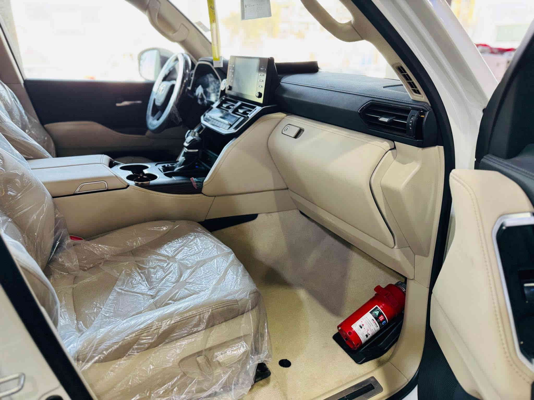 TOYOTA  
SAS  شركه ساز
رقم بغداد بسمي 
كل غراض بلادي موجود سياره 📦
‎الموديل :2024 . 
‎العداد :9000الف كيلو متر ..
‎* سقف سلايد .  
‎شغال /ثلاجه 
* 3 شاشه.  
‎* صندوق كهربائي  .  
‎* المقاعد الأمامية كهربائية . 
‎* المقاعد الأمامية و خلفية تبريد وتدفئة . 
‎* حساسات أمامية و خلفية.  
‎* كاميرا 360  4كاميرا
السعر ٧٥٥وبيهة مجال 
وكالة تويوتا عيراق شركة ساز اصلي 
العنوان زيونه تقاطع ملعب الشعب
***********
*********** بغداد

