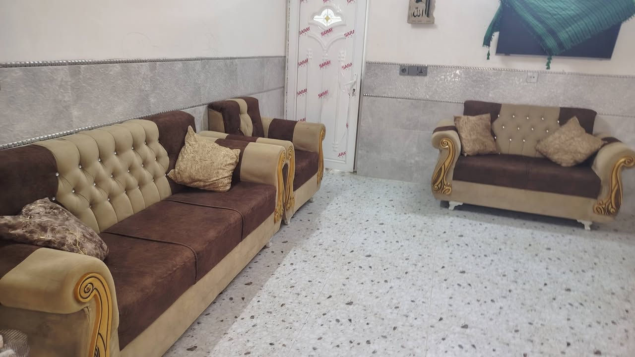 قنفات ١٠ مقاعد نضافه ٩٠ ٪ سعر ٢٠٠ وبي مجال شراي اتصل ***********
