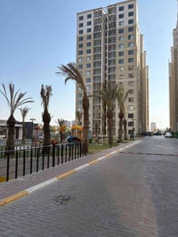 شقه للبيع في مجمع الروان السكني طابق ل10. اطلاله داخليه بسعر مناسب للا...