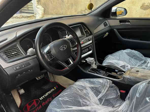 السلام عليكم اخوان 
للبيع سوناتا 18 سبورت فول مواصفات اربع بصمات فتحه بالسقف امريكي رقم بغداد ب اسمي شرط التحويل ماشيه 75 ميل بيها قطع صبغ كلير فقط اثر الجراد أبيع حزام كير محرك تبريد ثلج 🧊 السعر 120 قفل من الأخير  مكاني بغداد ***********
