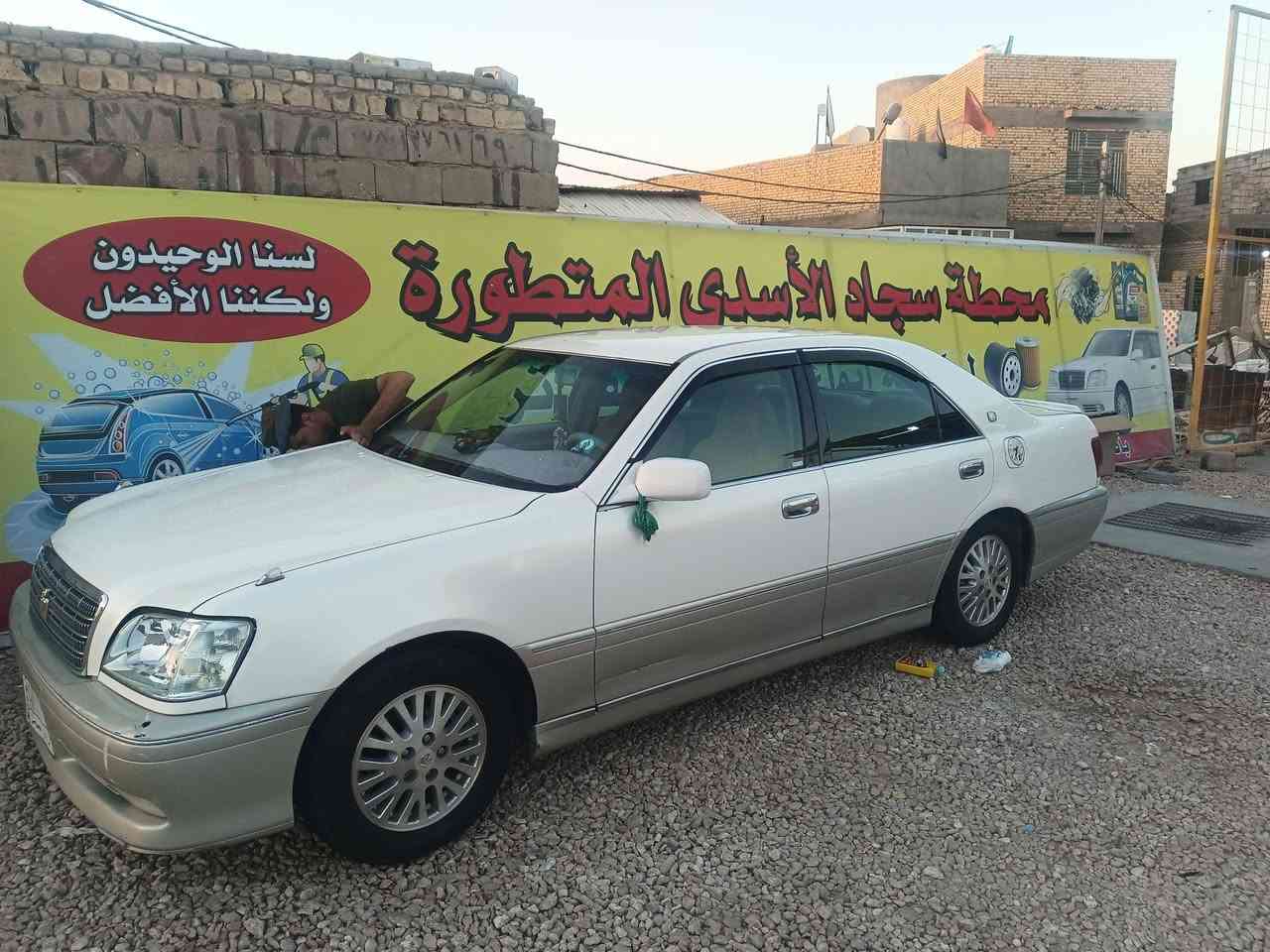 السلام عليكم عندي سيارة ملكه ديفور كبير خضراوي قرار 48 3 دكم مكفولة من الكص  ونقل جثه  تبريد شغال  شاصي75  سعر 105 مع المجال تلفون ***********

