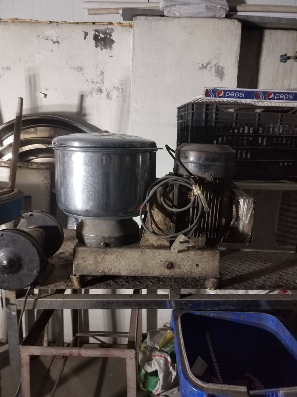 اسلام عليكم اخوان من رخصت الادمن اريد أعرض أغراض مطعم للبيع ماكنت حمص صناعيه للبيع مع بلانكوات وسفديجات ومصافي كبيره ستيل وكنارات لحم وتختت قصاب للبيع والسعر قيم بما يرضي الله وبيع ان شاء الله


**إذا كنت صاحب هذا الإعلان وتريد حذفه لأي سبب، رجاءا أرسل رسالة إلى الدعم الفني**