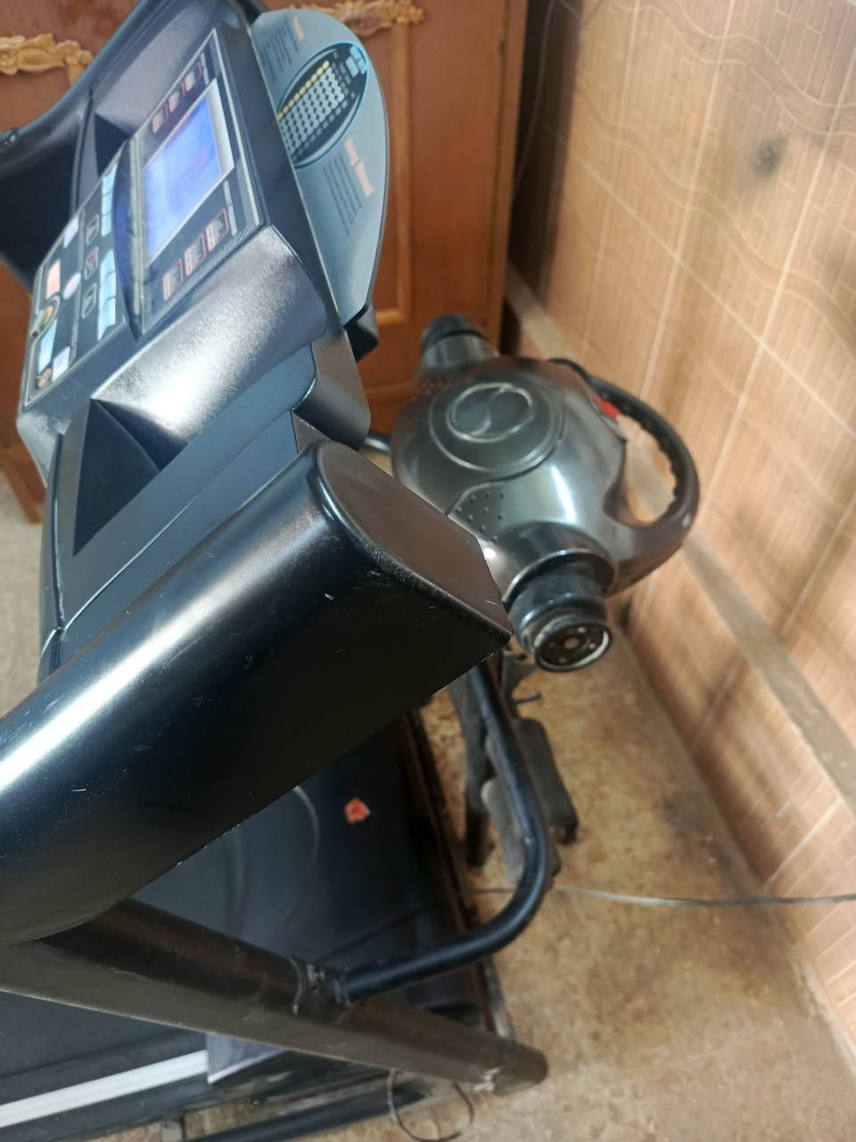 جهاز رياضي جبلي شرط كلو شغال وضع شركه السعر ١٤٠ الشراي اتصل ***********
