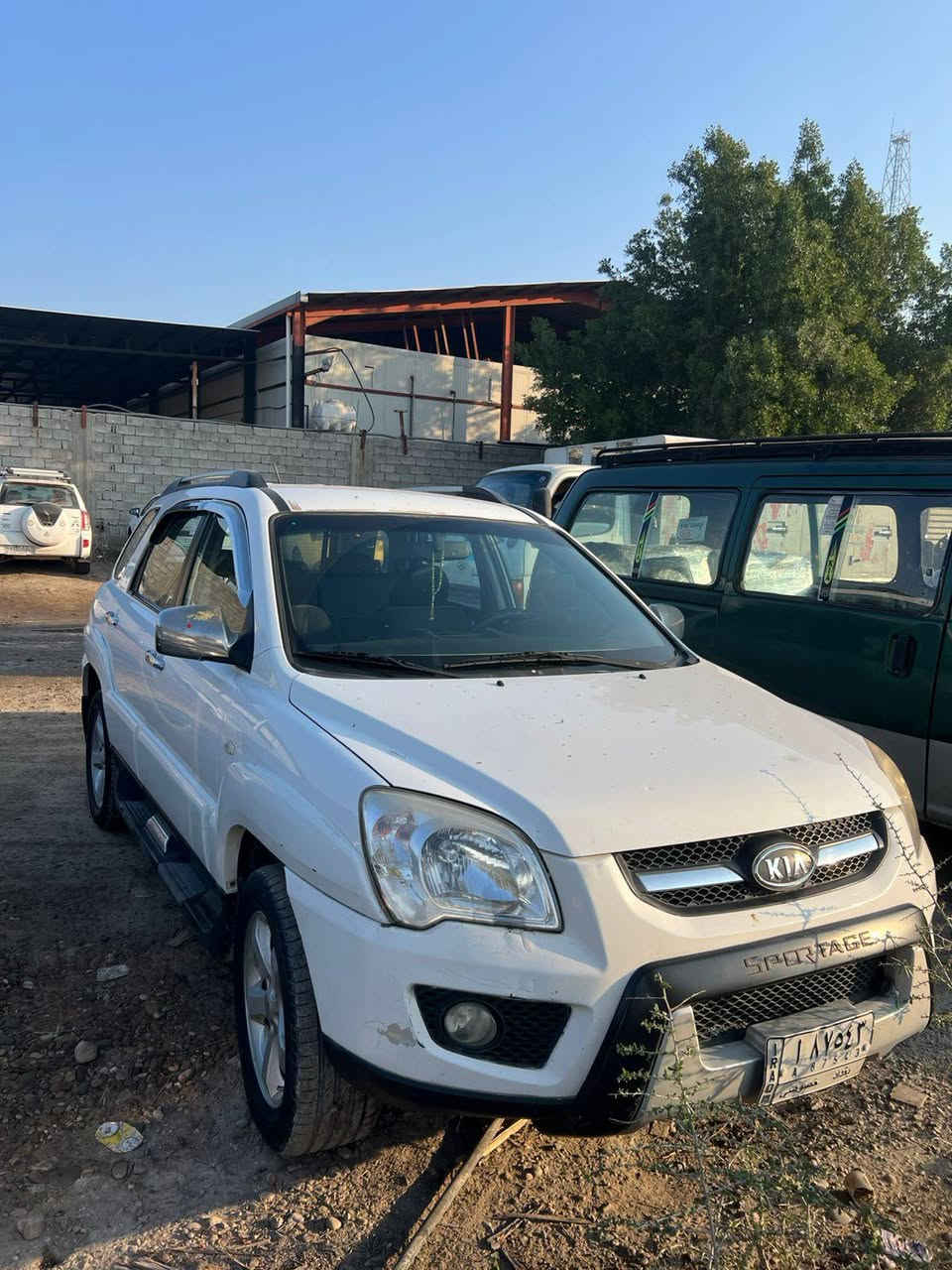 السلام عليكم سبورتج ٢٠٠٩ للبيع خليجي العداد ١٧٧كم السيارة بيها جاملخ خلفي فقط داخل جلد السيارة وارد كوري كير محرك مكفول السعر ١٢٧٠٠$ موبايل ***********
