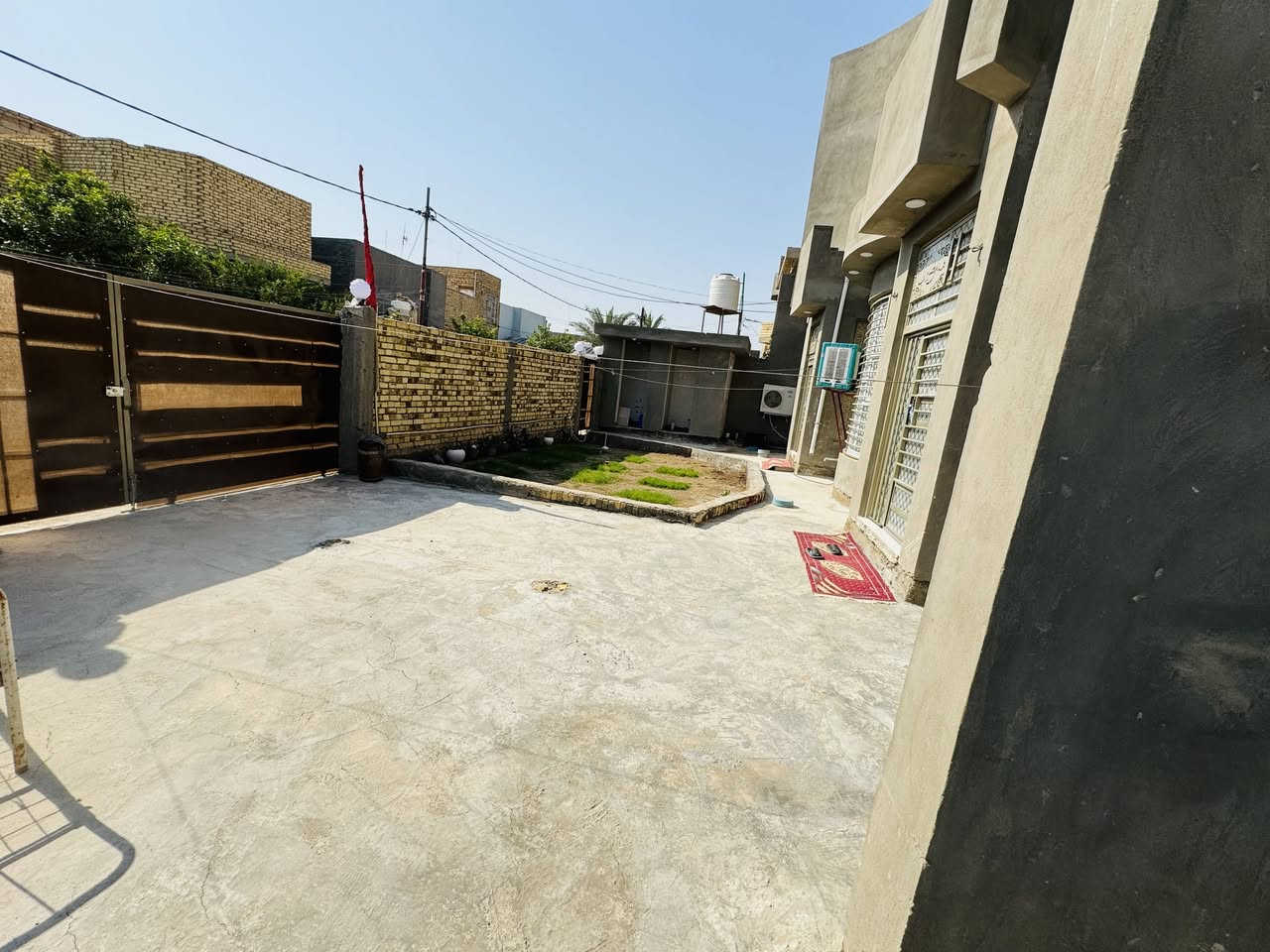 بيت للبيع  طابو زراعي سند 25 مساحه البيت 500متر البيت مكون من طابقين  الطابق الارضي طارمه وحديقه اماميه وحديقه جانبيه كبيره و مجمع صحيات خارجيه مع ممرات خلف البيت وجانب ألبيت
بيت للبيع  طابو زراعي سند 25 مساحه البيت 500متر البيت مكون من طابقين  الطابق الارضي طارمه وحديقه اماميه وحديقه جانبيه كبيره و مجمع صحيات خارجيه مع ممرات خلف البيت وجانب ألبيت 

مداخل عدد2 مدخل للصاله والمطبخ والمدخل الثاني للا ستقبال  الصاله طول5x15

الاستقبال 5x9غرف نوم عدد2 الغرفه الأولى 5x5 الثانيه 4.5x5المطبخ 5x7.5حاروبارد مجمع صحيات4x4الدرج دوارمرمر الطابق الثاني الصاله 15x4.5 مطله على بلكونا غرف نوم عدد2 4.5x5 مطلات على بلكونات  مجمع صحيات نفس الطابق الارضي الطابق الثاني ثلاث سطوح

البيت بشراف مهندس البناء حديث 2025البيت خير من الله بناء درجه اولى  شكل البيت ب الواقع احلى من التصوير 

ملاحظه  علمآ ان البيت كله صب كونكريت مجاري الدار كلها على الشارع ماعدى صحيات على مخزن 

موقع البيت بابل الحمزه الغربي خلف مدرسه المجتبى يم بيت مدير الناحيه حجي نبيل 

داخل الشارع الشارع كله صب ومجاري 

للاستفسار الاتصال

*********** 

***********

❗ بس الشراي خلي يتصل❗

‼️ السعر/خاص /او اتصال ‼️ 

والي ما يعجبه السعر الله يرزقنا ويرزق الجميع

