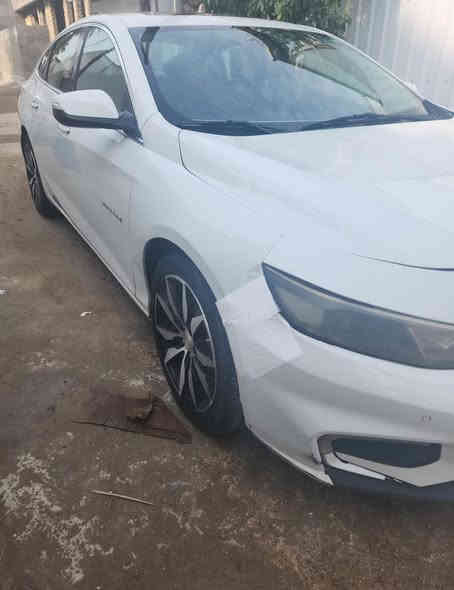 شوفر ليت ماليبو خليجي فول 1/1  LTZ  
 رقم اربيل
موديل 2017
محرك 2500 بدون تيربو بانزين عادي يشتغل

عداد 227388 كيلو متر
مواصفات الخليجي معروفة فول تجي 
الون ابيض صدفي
بصمة  تشغيل عن بعد
حساسات امامي خلفي
حدادية صدر جديدة كاملة امامي خلفي

المحرك مامفتوح برغي بلادي

ايرباك الدركة طاك
حادثها بالعراق
بيه 5 قطع تبديل وبارد
جاملغ امامي يمنة ويسرة وبنيد
والباب الخلفي عكس السائق بيه صبغ شوية
 والجاملغ الخلفي

النواقص الحالية
دعامية أمامية ينراد تبديل دعمت بيه حيوان

كارت شاشه محروك سعرة 100 الف

قاعدة دبل صفحة السائق جديدة شدته وطلعت تعبانة

السيارة الي يشوفها بشارع الضلال 
تلفون واتساب ***********
