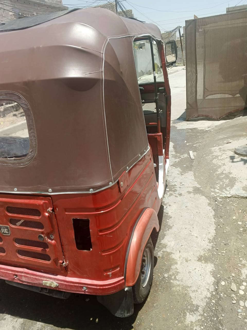 سلام عليكم تكتك اللبيع موديل ٢٠١٨ كلشي ما بيها نضيفه بس عوزها بيكلات من وره محرك٢٠مكان بغداد جسر ديالى القديم السعر 4مليون 250 رقم هاتف وتساب ***********
