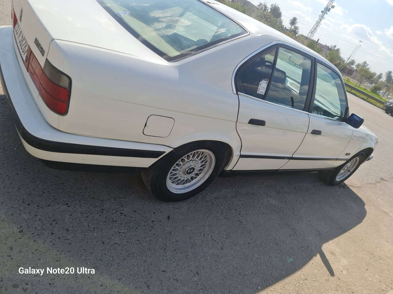 سلام عليكم 
Bmw 525i 1991 
رقم بغداد انكليزي بأسمي تحويل مباشر 
محرك مسكر عدل كير الماني 
ويل كب وتخم تاير جديد 
داخل جلد 
سلايت روف 
بجم عريض 
سعر السياره 57 وبيها مجال 
***********
