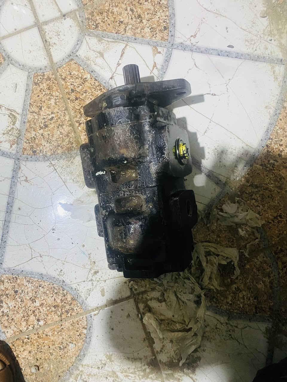 السلام عليكم مضخه جي سي بي جدا جدا نظيفه على الشغل للبيع الي يحب يتصل ***********
