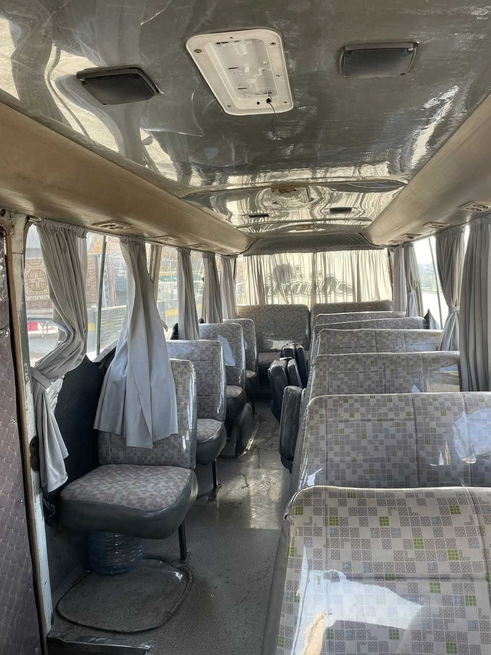 توێتا ٣٠ نەفەری مۆدێل ٢٠٠٢  گێڕومەکینەو ئەکسل بەشەرت بەنزینو غازە  سەنەوی جنوبە سعری ١٢٥معامەلە ***********
