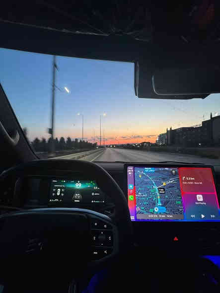 جيتور T2 2025
جيتور T2 2.0L LUXURY

الموديل: 2025 (خليجي)
العداد: 23,000 كم قابل للزيادة 

المحرك: 4 أسطوانات L 2.0 تيربو 254 حصان حقن مباشر
عزم الدوران (نيوتن-م): 390
ناقل الحركة: اوتوماتيكي دبل كلاتش من 7 سرعات
نظام الدفع: نظام دفع رباعي متطور من BorgWarner

الضمان الأساسي: 6 سنوات وعداد كيلومترات مفتوح
ضمان المحرك: 10 سنوات او 1،000،000 
بعدها داخل الضمان و الصيانة كلها داخل الشركة 

المواصفات:

*فتحة سقف بانوراما 1.1م
*إطارات قياس 20 إنچ
*الصندوق شفط
*الشباك الامامي المضاء  بجيتور 
*مثبت سرعة مع رادار تفاعلي
*نظام القيادة شبه الذاتية
*نظام الكبح التلقائي في حالة الطوارئ
*نظام تحذير الاصطدام الامامي والخلفي
*كاميرات محيطية 540 درجة
*حساسات أمامية وخلفية
*نقطة عمياء
*نظام تحذير مغادرة المسار
*نظام المساعدة للبقاء في المسار
*شاشة التحكم بقياس 15.6 إنچ
*شاشة القيادة بقياس 10.25 إنچ
*نظام صوتي متطور 12 سماعة من Sony
*نظام أبل كاربلاي وأندرويد أوتو لاسلكي
*نظام اوامر و تحكم صوتي
*مقصورة الركاب من الجلد الفاخر والكنتارا
*مقعد السائق والراكب كهربائي
*مقاعد السائق والراكب مبردة و مدفئة
*مقاعد السائق والراكب مزود بذاكرة لحفظ 3 وضعيات الجلوس
*إنارة ترحيبية مع إنارة محيطية متعددة الالوان
*عتبات الأبواب مضيئة
*مصابيح أمامية وخلفية أوتوماتيكية LED 
*التكيف التلقائي للضوء العالي
*نظام تقليل الضجيج النشط مع زجاح مزدوج
*المرايا الجانبية قابلة للطي كهربائياً ومدفئة
*دخول ذكي و تشغيل عن بعد
*خاصية إغلاق نوافذ وفتحة السقف عن بعد
*شاحن هاتف لاسلكي سريع
*نظام تنقية الهواء PM2.5 وفلتر N95
*مسند الذراع الوسطي مع ثلاجة
*انماط قيادة متعددة للطرق الوعرة
*وسائد هوائية امامية و جانبية عدد 6
*ماسحات الزجاج الأمامي مع حساس للمطر
*دوسات جانبية
*نظام الفرامل الأوتوماتيكي Autohold
*نظام التحكم بنزول المنحدرات
*نظام المساعدة لصعود المرتفعات
*نظام مراقية ضغط الاطارات

السعر : 28,300 
ومكان السيارة البصرة القبلة
***********
