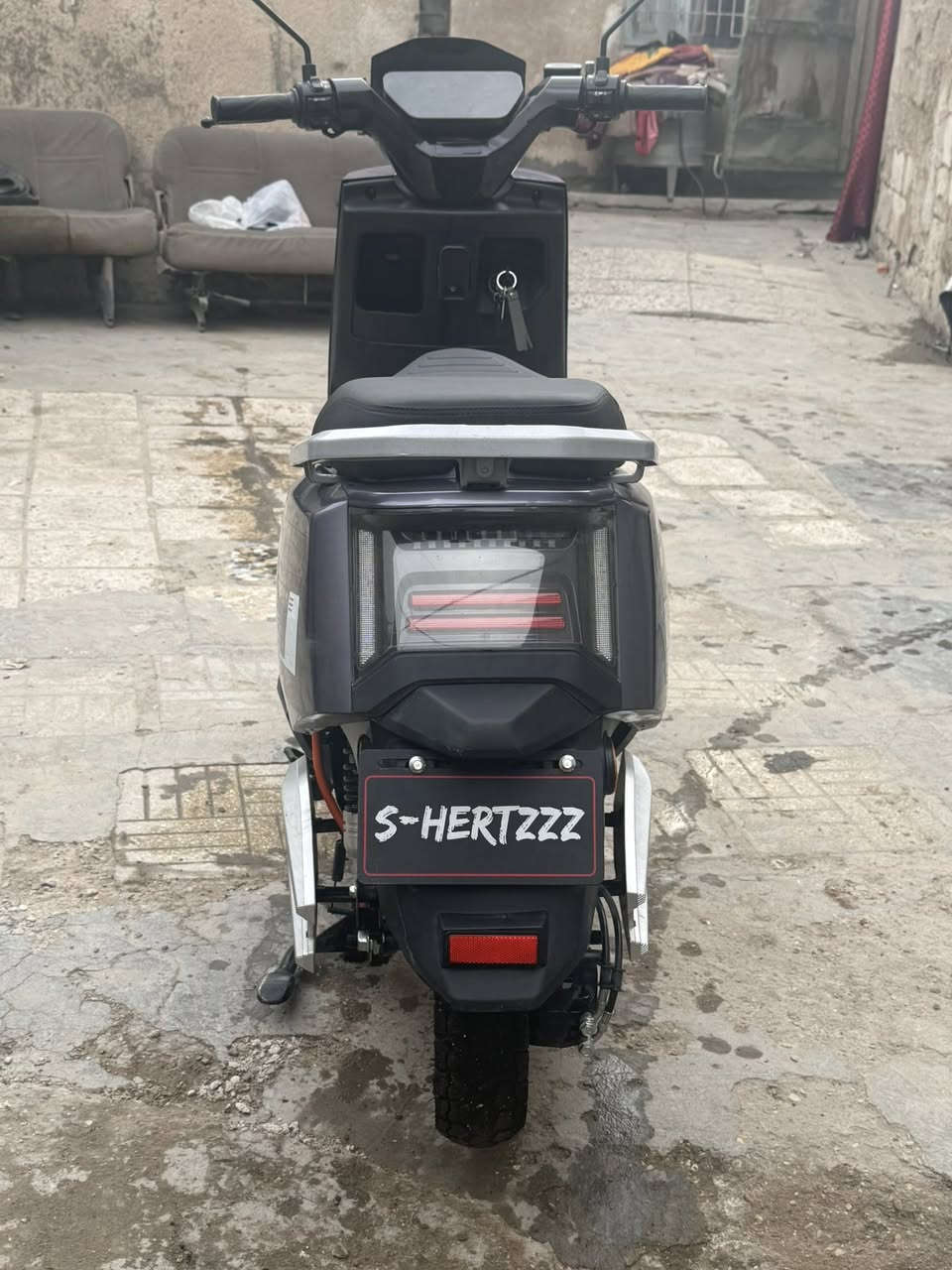 دراجه شحن  6 بطاريات سعرها ٦٠٠ وذا مراوس عادي مكاني مدينه الصدر شارع داخل ***********
