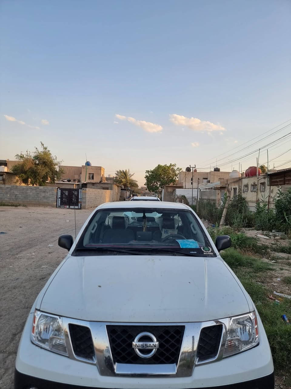 نيفاره ٢٠١٥ قماره وربع
محرك كير ضمان كشر حلو تبريد حلو 
شغال شرط تحويل .
***********
