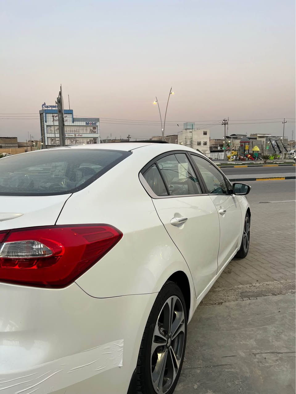 كيه سيراتو ٢٠١٤ كفاله عامه حته دعميات فول موصفات سياره جديده كلش جاهزه ل اخير السعر 132 العنوان القبلة رقم الهاتف*********** البصرة, العراق
