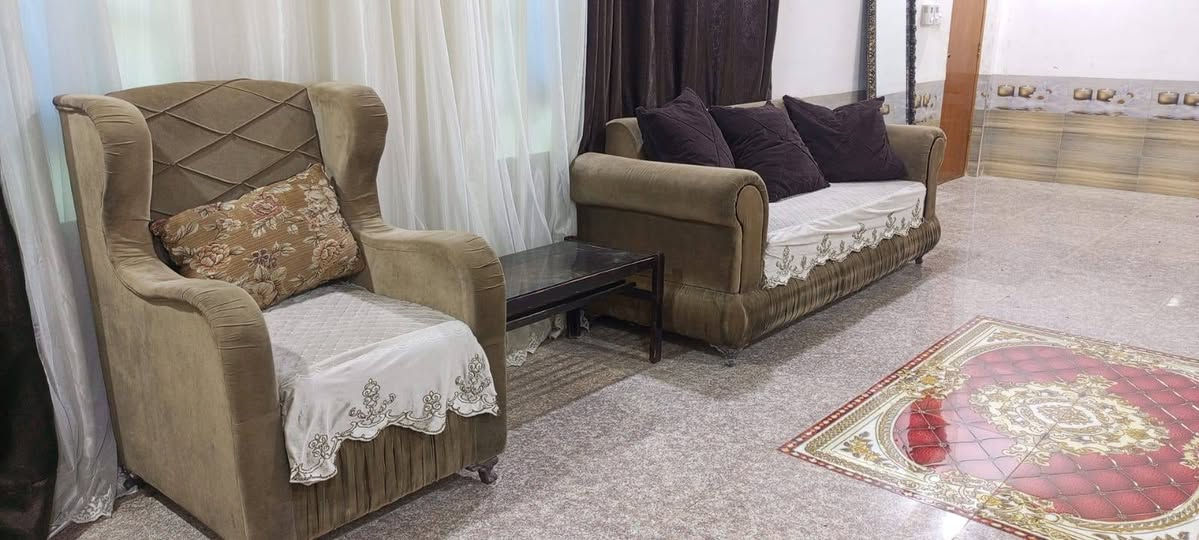 تخم ١٠ مقاعد نضيف تزاكام السعر ٣٥٠مكاني مشخاب ***********
