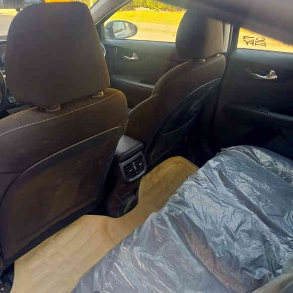 السلام عليكم كيا فورتي موديل 23 مكينة 2000  دوش مواصفات نص فول اشاير بالمري قطعتين تبريد حادث كما موضح بصور تبديل جاملغ امامي ايسر وبنيد نفسا معمر فقط جاملغ خلفي بارد هو وصندوك تخم تاير جديد ماشية ١٧  السعر 137 بيها مجال بسيط تفاصيل اكثر اتصل على رقم 
***********
مكان بغداد
