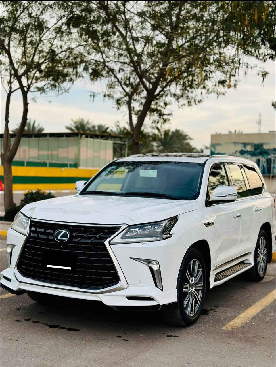 لكزز بريم اصل  
LEXUS LX570 S SPORT+
الموديل :2017
اللون: ابيض
المحرك  8 سلندر
رقم بغداد مميز 
_________
بصمه
سلايت روف 
جكات
كراسي كهرباء 
كراسي تدفى وتبريد 
كراسي الخلفيه كهرباء + تبريد
استيرين كهرباء 
شفتات استيرين
داخل قرميدي 
شحن الهاتف لاسلكياً
رادار
تحديد مسار
كروس سرعة
شاشات 
نظام AUTO START
هاندبريك دكمة AUTO HOLD
نظام DETECT OFF
نظام مانع انحدار
 تحكم (جهتين امامي+جهتين خلفي)
دبل حساس (امامي+خلفي)
فور ويل
تشغيل عن بعد
اشارة بالمري
مري كهرباء(شفط)
#نقطة_عمياء
لايت عدسة زنون(عالي+ناصي)
لد أمامي خلفي

—————-
سياره بيها دلعه فوك صفحه وحده من براغي مفتوحه وباقي كفاله 
السعر 580 وبيها مجال بسيط للطيبين 
السياره كفاله عامه 
مكان السياره : بابل 
***********
