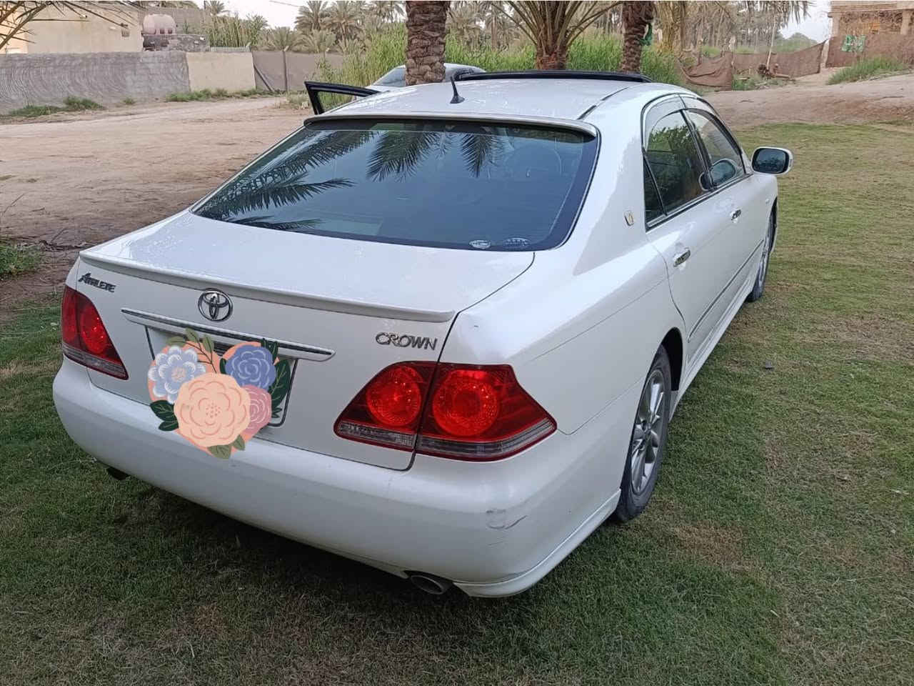 ⸻

🚘 شاهين للبيع 🚘
موديل 2005
🔹 رقم بغداد

🔹 شاصي: 82
🔹 فتحة سقف (بانوراما)
🔹 غرفة جلد
🔹 حساسات
🔹 3 دكم
🔹 موجود مكان الدكمة الرابعة (الخلفية) وإذا تريد أضيفها

🔹 قرار: 48 مبايعات
🔹 السيارة مرتبة وحلوة

💰 السعر: 120 ورقة وقابل للتفاوض ويا الجاد

📌 ملاحظة:
الكمرك على المشتري، محسوب تقريبًا 1,850,000
(السيارة بيها شهادة إيداع ومندفعلها كمرك سابقًا)

🔁 مراوسة متوفرة
إذا أكو سيارة مرتبة وحلوة، تنحسب تقريبًا 50 وآخذ فرق

📞 رقم الهاتف: ***********
📩 اتصال أو واتساب
