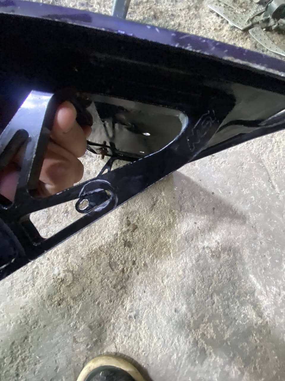 سلام عليكم تزويد للبيع غراض حلوه المكان بغداد السعار خاص او رقم *********** توصيل موجود
