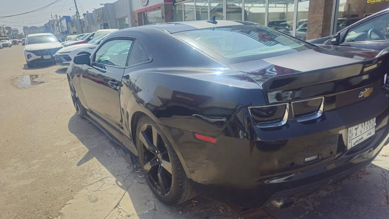 السلام عليكم
للبيع  كمارو 2010 فئه RS
محرك 3600 6v
رقم بغداد
السياره مفوله للاخير فول مواصفات 
المواصفات : 
حساسات خلفيه
الوياله تو سايز
كشنات جلد 
فتحه سقف
تحكم ستيرن شفتات 
كشنات كهرباء سائق وصدر 
كشنات تدفئه تبريد 
4 گيجات ب الحصان 
داتا شو عرض سرعه ومعلومات 
تشغيل عن بعد 
مثبت سرعه 
منضومه زينون كامله
تبريد ثلج 
تخم تاير جديد تويو
حادثها باب عكس السايق بامريكا وهنا طخات خفيفه مصبوغه حزام 

السياره مثل ما موجوده ب الصور وبعد احلى ما متعبها وايدي بيها كفاله كير ومكينه وتبريد

سعرها بلاش 75 
العنوان واسط قضاء الصويرة
موجود واتساب 
 ***********
