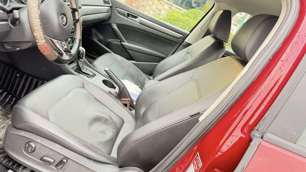 باصات 2018 امريكي
محرك 18توربو
سيارهً احلا من صور
ماشيه قليل
محرك كير بشرط 
بيها جامغلين خلفي فقط صبغ
باقي بشرط سنويه خلصانه 
مكان كركوك شراي يتصل ***********
