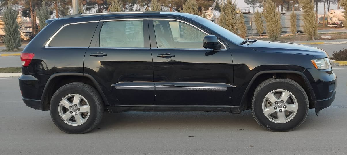 جێب لاریدو مودیل 2011
jeeb laredo model 2011
ژ.م ***********یان ***********
شوێن سلێمانی نرخی ١٣٩گەڵا
گێڕوو مەکینە بەشەرت مکینە شەش بستن
تاک ئەکسل ناو زەرد خلیجی بەسمە کوشن جلد
چوار پارچەو پەڵەیە بۆیاخی هەیە بێ دەعم و لێدراوی پێش وو دوای کەپسە ڕەسمی سۆنەریم داناوە
سەنەوی ڕەقەمی تا ٢٠٣٠ نوێیە
کارەبای و تەبرید ساردوو گەرم بەشەرت
تایەی تازەی بۆ بەستراوە السليمانية, العراق
