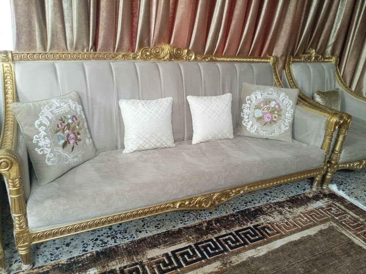 تخم زان ١٨مقعد 
اربع قنفات وكراسي ثنين سعر مليون ومية
ينباع 1100000 او كامل
مكان بغداد الغزالية


**إذا كنت صاحب هذا الإعلان وتريد حذفه لأي سبب، رجاءا أرسل رسالة إلى الدعم الفني**