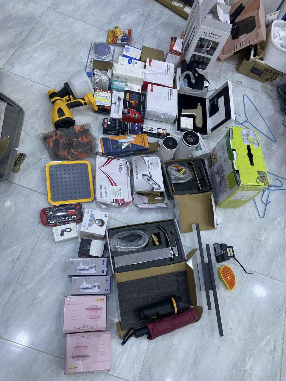 السلام عليكم
شلعه ٦٠ قطعه محسوبه ٥٥ قطعه بين منزلي بين الكتروني قطع قويه بيهن الستفسار خاص او هذه رقمي ***********
