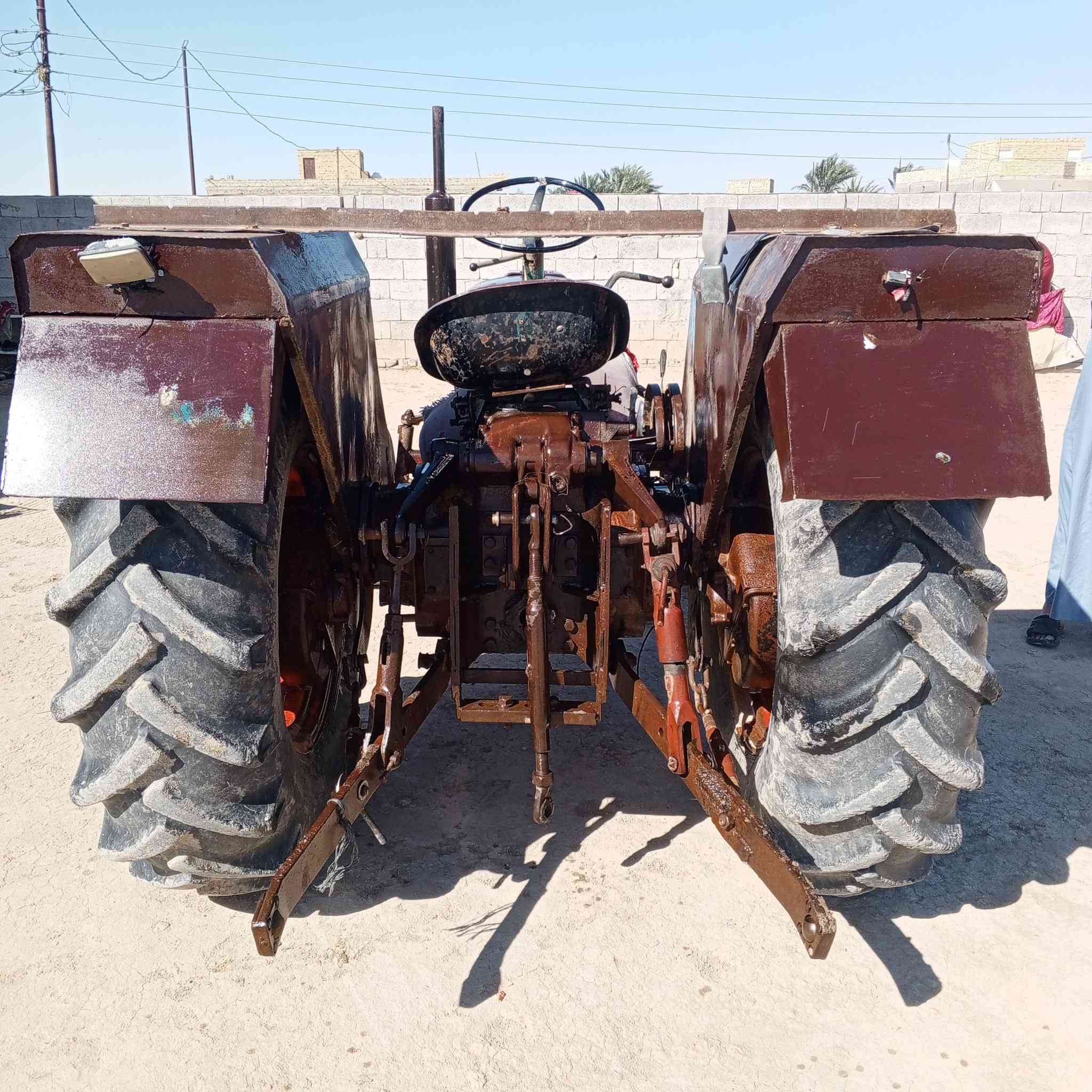 سلام عليكم   للبيع عنتر 71موديل 86 وضع شريكه نكره سلف كربايات كله شغاله اكسل كير مكينه كله شرط رقم وسنويه مكان العماره قرب صيطرت سيد سفيح رقم الهاتف***********
