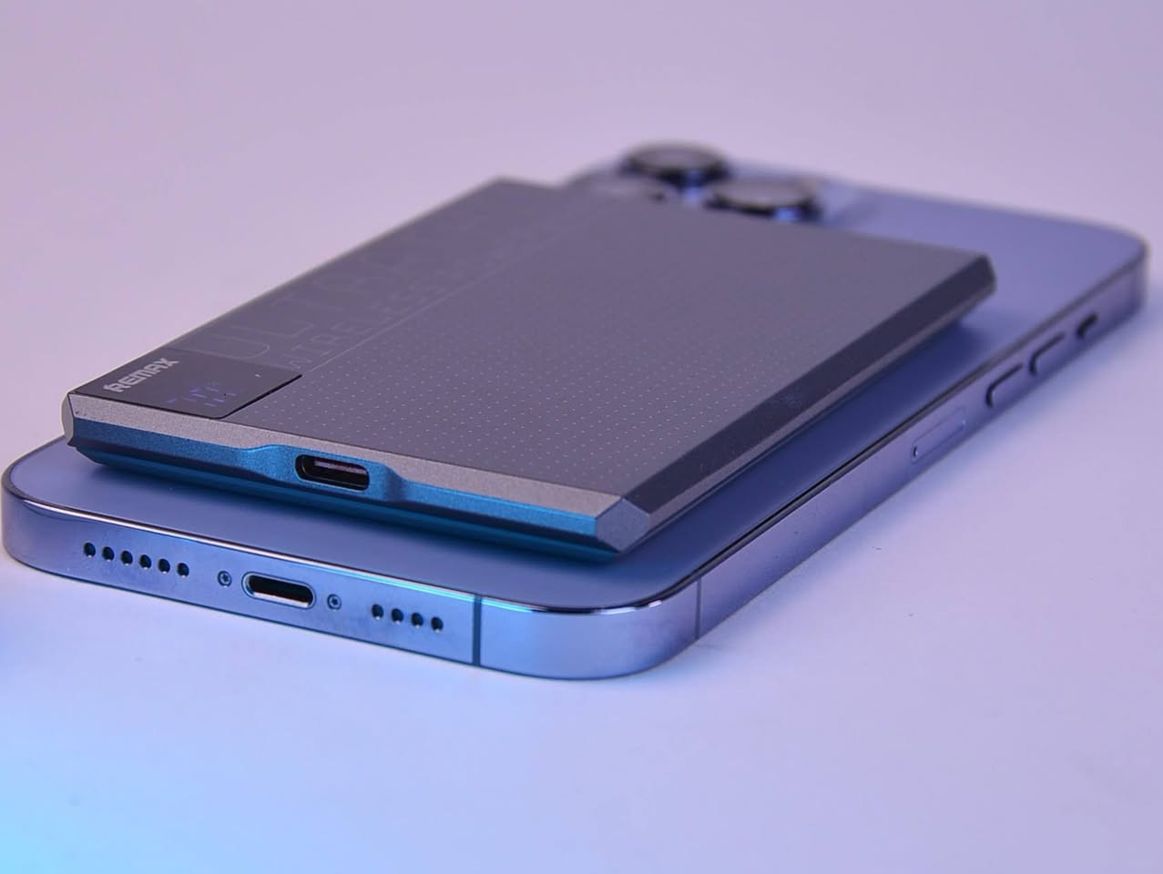 30 الف بس والتوصيل 5 لجميع المحافظات
باور بنك لاسلكي فائق النحافة من Remax

✅ تصميم "ألترا سليم": أنحف باور بانك معدني يمكن أن تقتنيه، بسمك 8.5 ملم فقط!
✅ التصاق مغناطيسي قوي: يدعم تقنية MagSafe، يلتصق بهاتفك بقوة ويشحنه لاسلكياً بلمسة واحدة. 🧲
✅ شحن صاروخي: بقوة 20W سلكياً و15W لاسلكياً.. شحن كامل في وقت قياسي. ⚡
✅ شاشة رقمية الذكية: تعرض لك نسبة الشحن المتبقية بدقة تامة. 🔢
✅ خامات بريميوم: مصنوع من سبائك الألومنيوم المقاومة للحرارة لتوفير أقصى درجات الأمان. 🛡️


**إذا كنت صاحب هذا الإعلان وتريد حذفه لأي سبب، رجاءا أرسل رسالة إلى الدعم الفني**