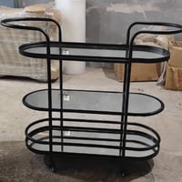 🛒 عربة ديكور عصرية بلمسة فخامة ✨ حوّلي مساحتك إلى ستايل راقي ومميز مع ...