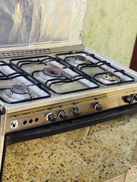 طباخ مصري كريازي كلة شغال فرن وجميع العيون وللتأكيد تكدر تجي تفحصة وتشوف بعينك السعر 175  للتواصل خاص او رقم تلفون ***********
