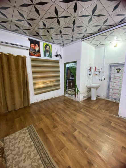 بيت تجاوز بلامن الداخلي بلسوك القديم خلف اعدادية سبطين للبيع مساحة تقريبآ 200 متر (يتكون من غرفتين وهول ومطبخ وديوانيه وحمام وتواليت وطارمة جبيره )  
السكف اعكاده 

السعر ب 22 مستعجل على البيعه 
الشراي يتصل وبلخدمة 
***********
