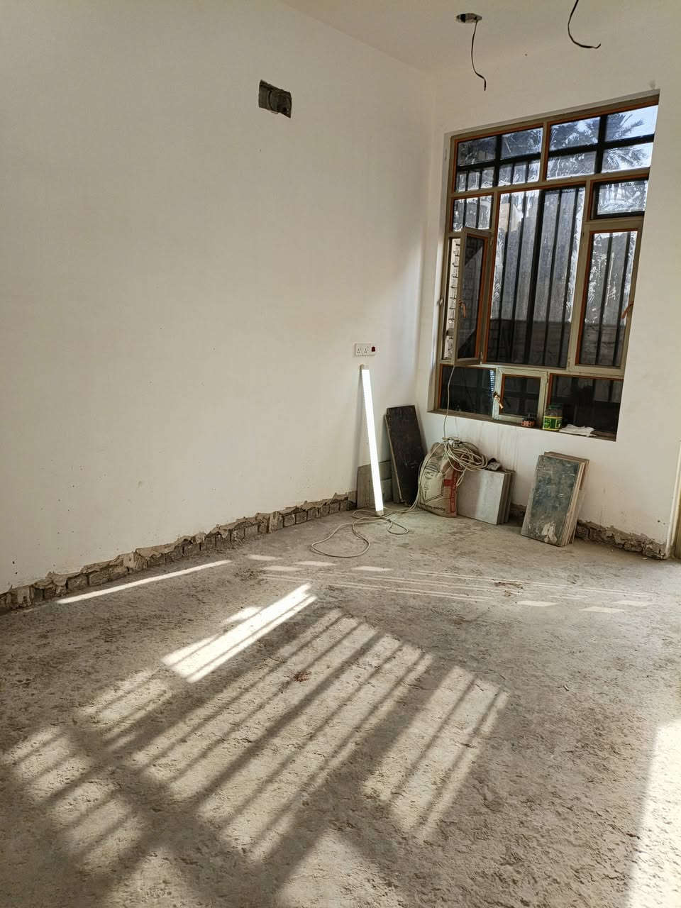 بيت اليجار مساحه 100متر الرئاسة شارع عشرين شارع الساده بل اخير الهاتف ***********
