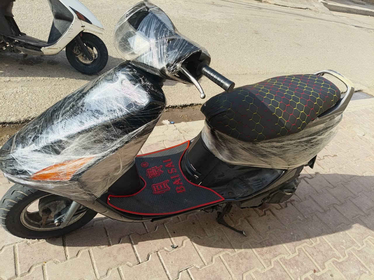 السلام عليكم دراجة فراشة نثيه للبيع دراجة كفاله عامه برغي ما مفتوح بيها خير من الله مكينه ناعمه شغاله سلف هندر مكان الدراجة ميسان المجر الكبير الاستفسار ‏‪***********‬‏
