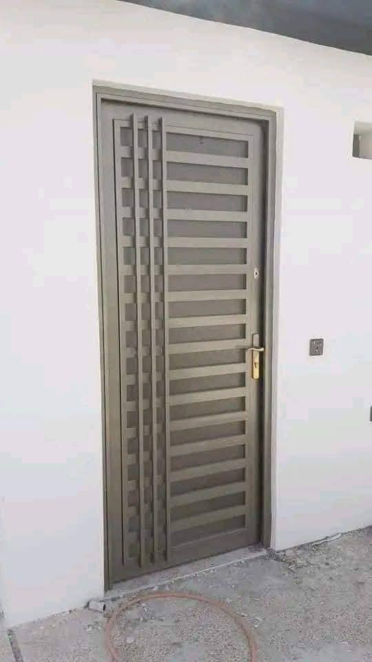 ### **العنوان (Title):**

**كادر حدادة عامة وجملونات - تنفيذ في جميع المحافظات**

---

### **الوصف (Description):**

**شغلنا يتكلم عنا!** ⚒️🇮🇶

هل تبحث عن الدقة والمتانة؟ كادرنا المتخصص في أعمال الحدادة الإنشائية والفنية مستعد لتنفيذ كافة طلباتكم بأعلى المواصفات وبأسعار تنافسية.

**✅ خدماتنا تشمل:**

* **جملونات وهناجر:** قاعات، مخازن، سياج أمني، وسقوف كيربي.
* **أبواب وشبابيك:** موديلات مودرن، ليزر، وحمايات أمنية متينة.
* **حدادة عامة:** مظلات سيارات، سواتر، وأعمال الصيانة.

**لماذا تختارنا؟**

* **التغطية:** نصلكم في **جميع المحافظات**.
* **الخبرة:** صورنا المرفقة هي جزء بسيط من أعمالنا الحقيقية في المواقع.
* **الالتزام:** دقة في المواعيد وسرعة في التنفيذ.

**📍 الموقع:** جميع محافظات العراق
**📞 للتواصل المباشر (اتصال + واتساب):** [***********
