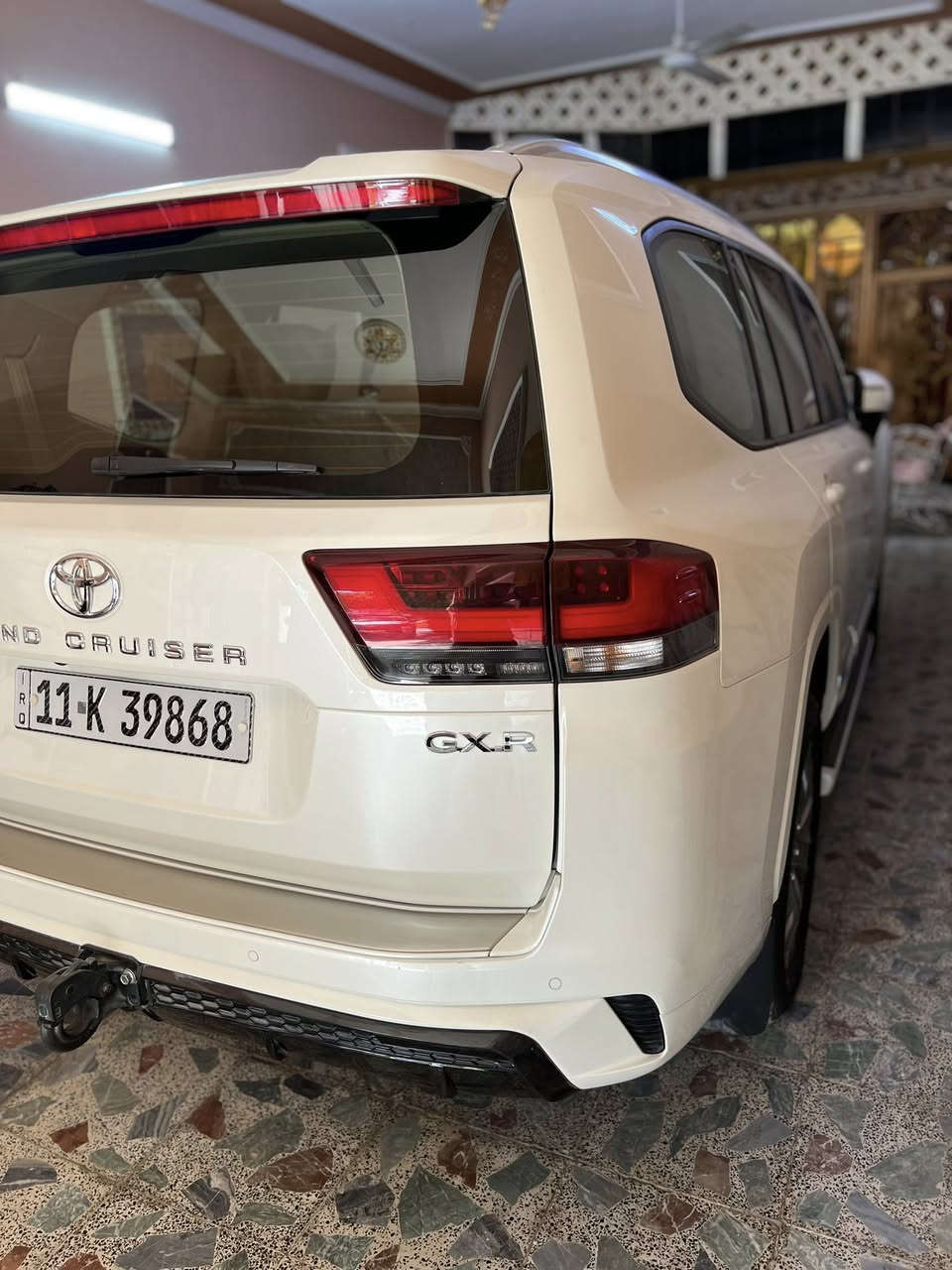 لاندكروز GXR بريم 2024 ملغفه بالكامل 
رقم بغداد تحويل مباشر 
السيارة على وضع الشركة ماشية 12 الف 

المواصفات 
محرك V6 سلندر 
بصمة وتشغيل عن بعد 
فتحه سقف 
شاشات عدد 3 
كاميرات 360 درجه 
رادارات محيطية 
متعدده وضعيات القيادة 
داخل لونين و كشنات حار بارد 
مري شفط 
شحن لاسلكي 
ثلاجه 
جنطة ذكيه 
وبعد هواي مواصفات 
 
السعر : 7.500 $ 
للاستفسار : ***********
العنوان : بغداد
