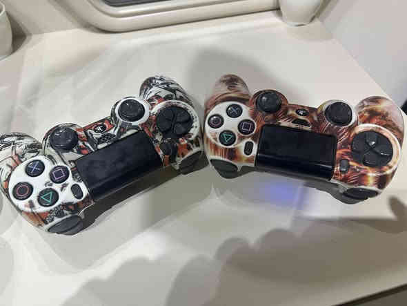 بلي فور سلم نضيف. مداخل تصليح 
-وياه يدات ثنين اصليه 
-فيفا٢٢
رايده ٢٠٠
مكاني بغداد غزاليه. 
***********
