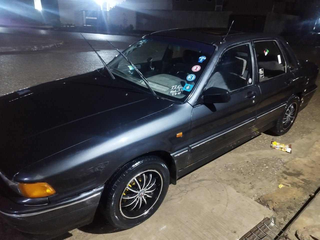 السلام عليكم متسوبيشي گلنت موديل1991 اربع جامات كهربائي تنته سنويه30 هزه جديده صبغ عام جمالية سعرها  42 وبيها مجال***********
