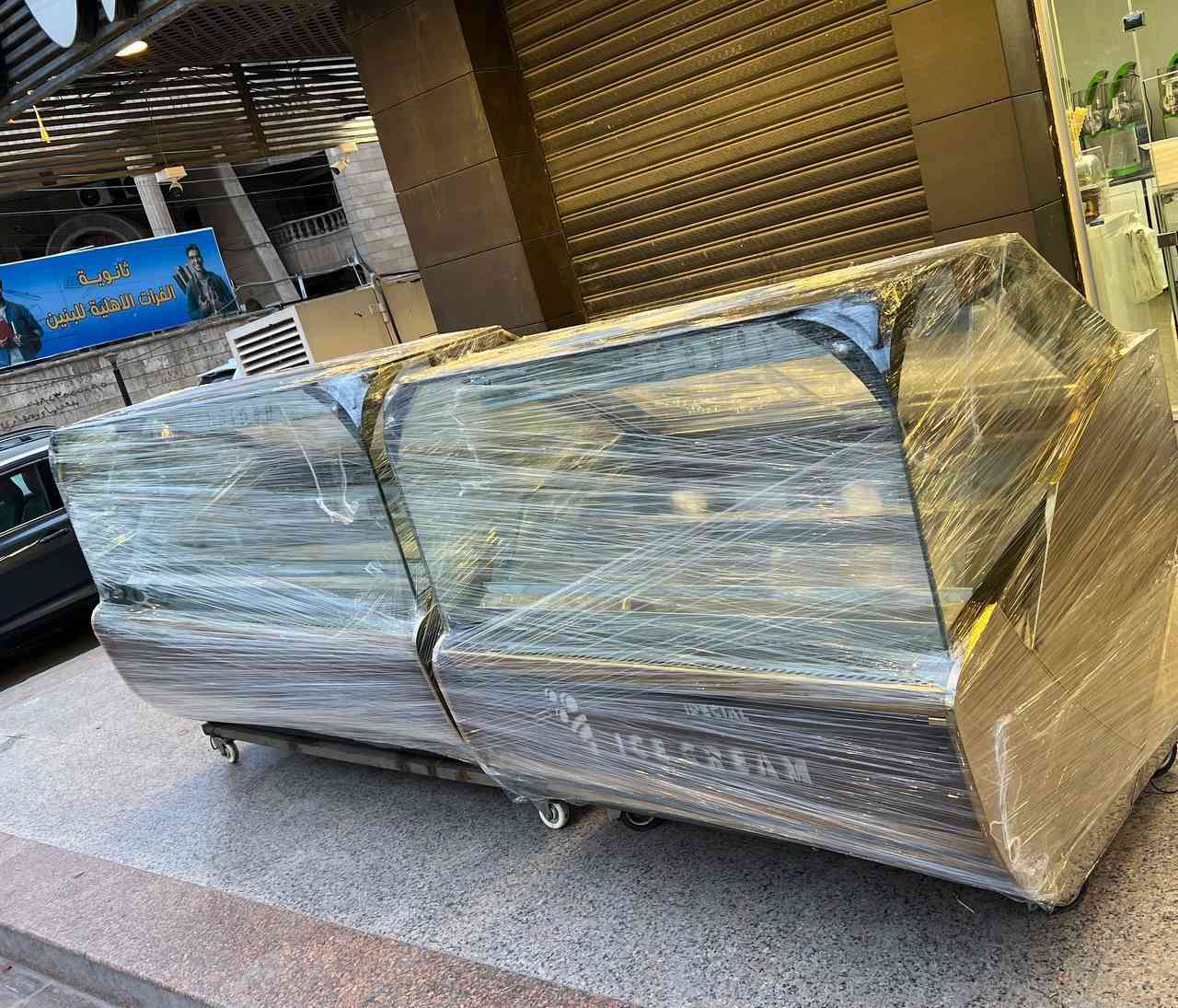 السلام عليكم 
من رخصة الادمن 
للبيع ..
عارضه ايرانيه دبل كمبريسر
حجم الكمبريسر الواحد طن ونص 
نخب اول
نضيفه جدا 
طول 140 عرض 120 .
تجميد سالب 26 درجه 
تأخذ 10 بلانك الحجم الكبير 
السعر  $ 18 ورقه  
مكاني بغداد حي الجهاد مقابل مشاتل الاطباء 
للتواصل ***********
الشراي يجي اتصال ويدلل
