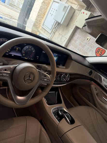 لعشاق الفخامة ( مارسيدس خليجي ) 
مارسدس / S560 محرك 8 سلندر توين تيربو , لارج باب طويل فول السياره 
موديل2020 
 ماشيه حقيقي (35ألف KM) 
لون اسود  مميز لون الداخل بيجي  
(السياره رقم بغداد) سنوية ب اسمي تنتهي سنة 2029 
السياره حلوه وكامله ومال جناي . 
مكانه بغداد السعر 725
***********
