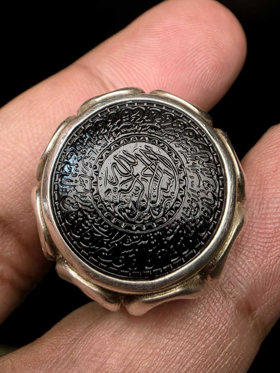 نوادر التحف اليمانية 🥰
شفة العبد اليماني الفاخر المشف الزبيبي🍇
صياغة الهمبركر🍔
صياغة الكنگ علي بمبع القديمة 🥰
نقشت وخطت ووقعت بأنامل استاذ الخطاطين الشيخ عقيل الكربلائي🥰
.[سورة آل عمران: الآيات 26- 27]

{قُلِ اللهمَّ مالِكَ الْمُلْكِ تُؤْتِي الْمُلْكَ مَنْ تَشاءُ وَتَنْزِعُ الْمُلْكَ مِمَّنْ تَشاءُ وَتُعِزُّ مَنْ تَشاءُ وَتُذِلُّ مَنْ تَشاءُ بِيَدِكَ الْخَيْرُ أنك عَلى كُلِّ شَيْءٍ قَدِيرٌ (26) تُولِجُ اللَّيْلَ فِي النَّهارِ وَتُولِجُ النَّهارَ فِي اللَّيْلِ وَتُخْرِجُ الْحَيَّ مِنَ الْمَيِّتِ وَتُخْرِجُ الْمَيِّتَ مِنَ الْحَيِّ وَتَرْزُقُ مَنْ تَشاءُ بِغَيْرِ حِسابٍ (27)


**إذا كنت صاحب هذا الإعلان وتريد حذفه لأي سبب، رجاءا أرسل رسالة إلى الدعم الفني**