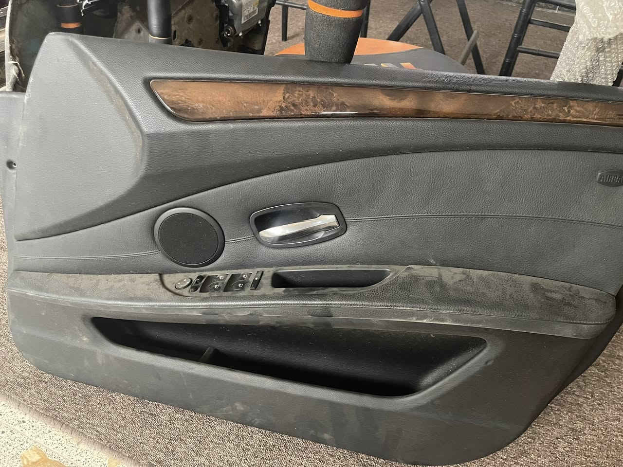 بطاين e60 حاويه جدد  كاملات  مابيهن نقص للبيع الي تفيده يدخل خاص او يراسلني مكاني المشتل شارع المدارس ***********
