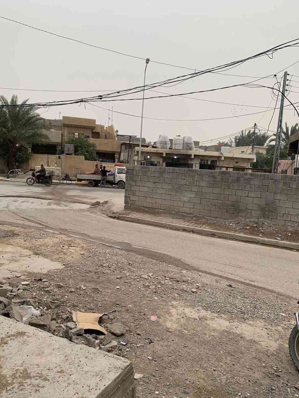 هيكل للبيع الموقع :  بعقوبة بهرز وسط حي القادسية خلف اسواق الامل
المساحة : 150 متر

الوجهية : 7.5

النزال : النزال20

جنس العقار : طابو زراعي سند25

تفاصيل الدار : يحتوي على كراج يلزم سيارة -صحيات خارجية -استقبال- مطبخ - صالة -ومجموعة درج -مناور عدد اثنين -غرفتين نوم وحدة من الغرف سويت  الاستفسار الاتصال على الرقم ***********
