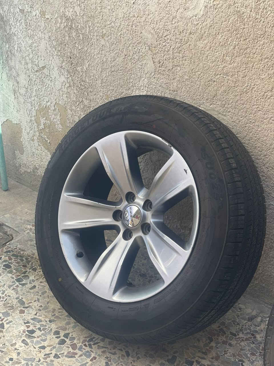 السلام عليكم
ويلكب جارجر مال حاويه جديد بالكارتون زلغ مابي
لا عواج ولا تصليح
تخم تاير اصلي جديد
بلادي ما مصبوغ
السعر 525 بي مجال بسيط
للاستفسار ***********
مكاني بصره دويد
