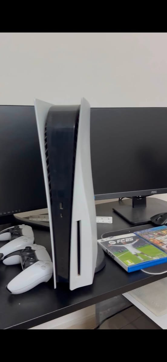 بلي 5 وياه 3 اقراص gta v,, black ops 6,,  fc25 
ما مفتوح بي بالگفر كسر بسيط من دانظفه الجهاز مابي اي نقص الجوستك يحتاجله جلاتين للگير فقط اصليات ثنينهم 

سعرة قفل 650 الف 

***********
