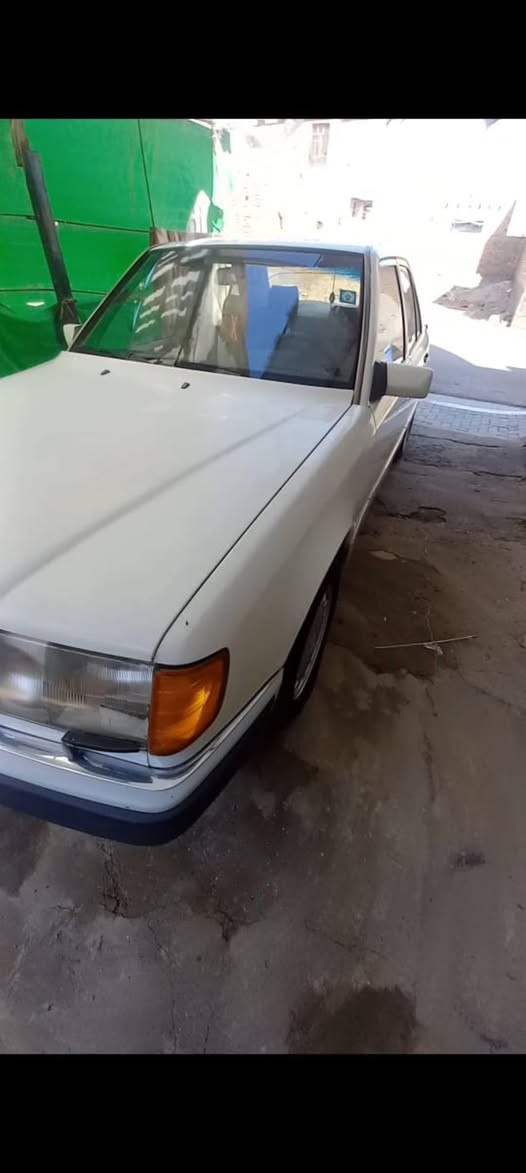 السلام عليكم اخوان للبيع  موديل ٨٦ مكينه ٤ سلندر  كير جديد حاويه تخم تاير باتري جديد تحويل مباشر بأسمي السياره بلدوانيه السعر ٥٢ وبيها مجال وهذا رقمي *********** وخادم للطيبين
