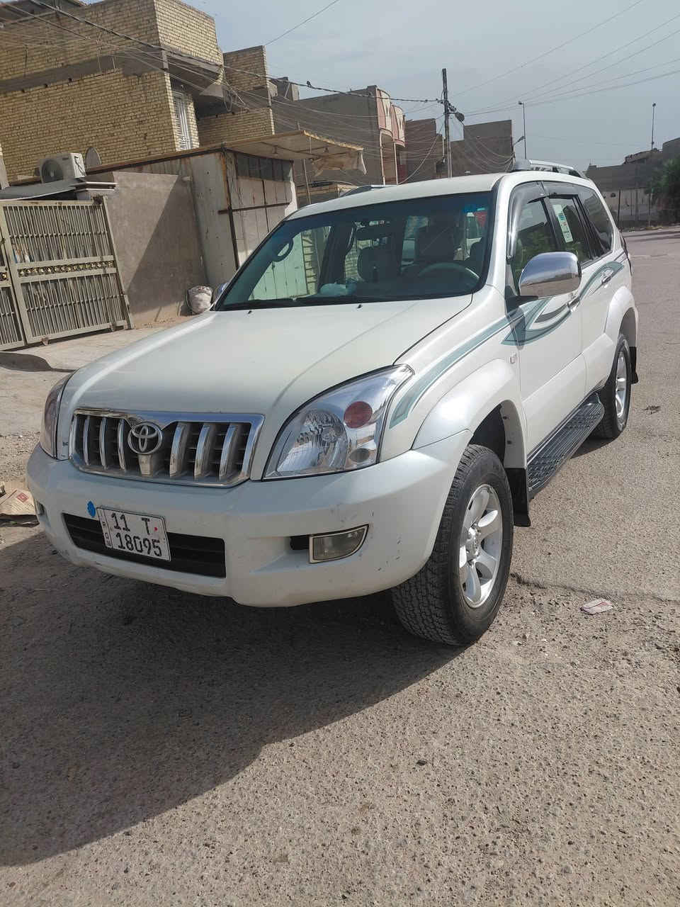 السلام عليكم سيارة برادو للبيع 2008 GX كتلوكات الشركه بيها رقم بغداد دولي مشروع وطني حجم المحرك 4 سلندر 2700 صبغ 3 قطع تكشير بيها سونار مع صور التكشير تخم تاير حداديه جديده المواصفات كير اوتماتيك تبريد ثلج تبريد 3 قطع 7 راكب كشنات جلد كامرة وشاشه حساس خلفي باقي المواصفات معروفه مكان بغداد الاستفسار ***********
